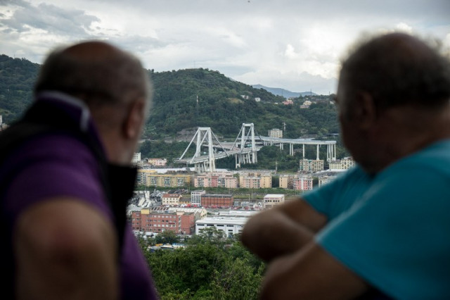 People look at the destroyed Morandi motorway bridge from a distance. Photo: Federico Scoppa / AFP